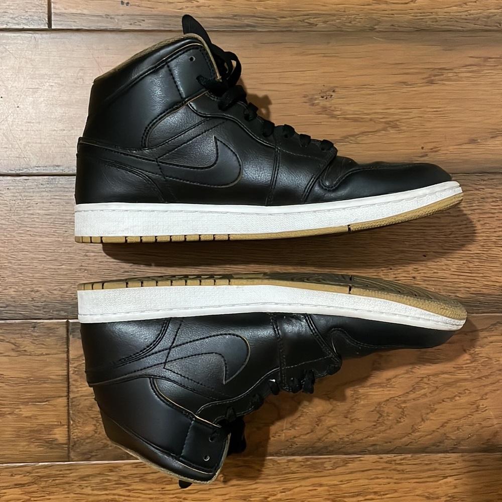 Nike Air Jordan 1 Mid “Black Gold”